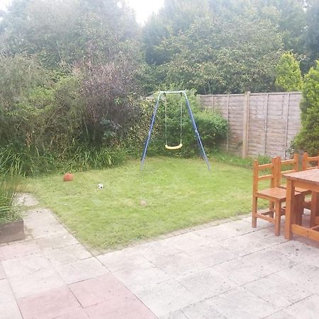 Ashford Holiday Home Smithy Drive Sleeps 5 Free Wifi And Vehicle Parking Kingsnorth Zewnętrze zdjęcie