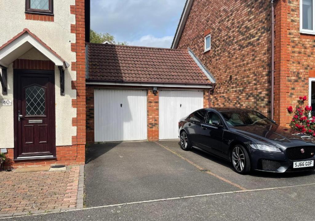 Ashford Holiday Home Smithy Drive Sleeps 5 Free Wifi And Vehicle Parking Kingsnorth Zewnętrze zdjęcie
