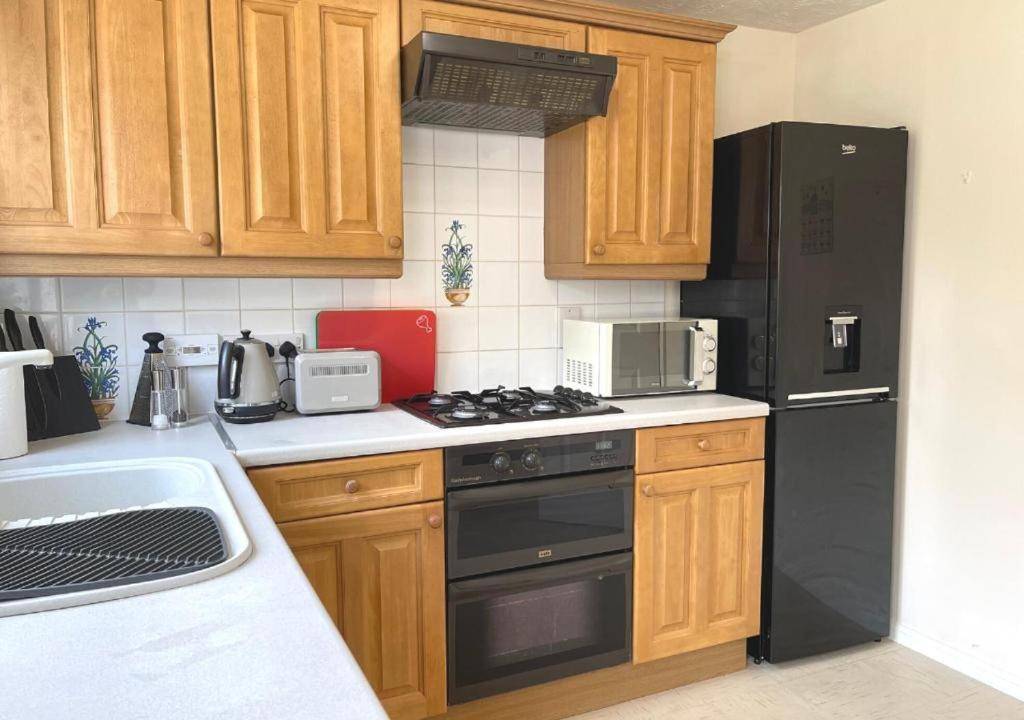 Ashford Holiday Home Smithy Drive Sleeps 5 Free Wifi And Vehicle Parking Kingsnorth Zewnętrze zdjęcie