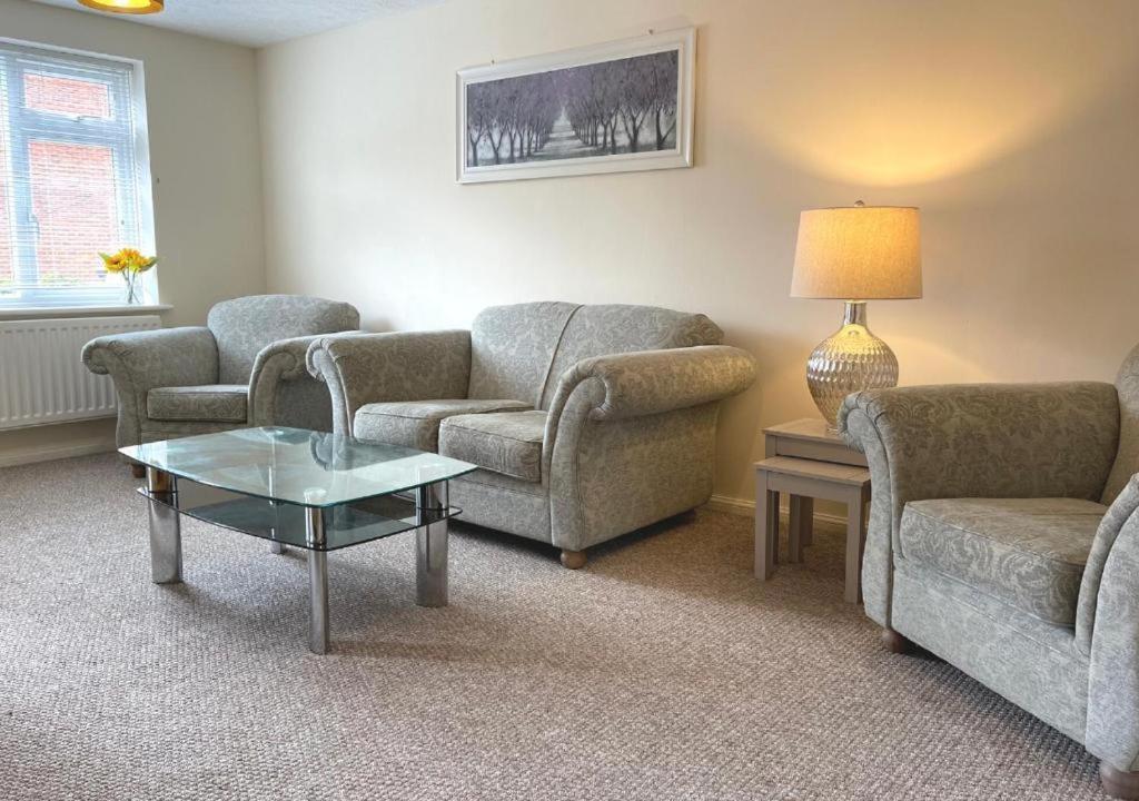 Ashford Holiday Home Smithy Drive Sleeps 5 Free Wifi And Vehicle Parking Kingsnorth Zewnętrze zdjęcie