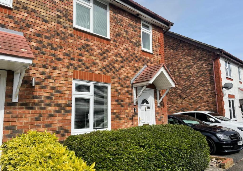 Ashford Holiday Home Smithy Drive Sleeps 5 Free Wifi And Vehicle Parking Kingsnorth Zewnętrze zdjęcie