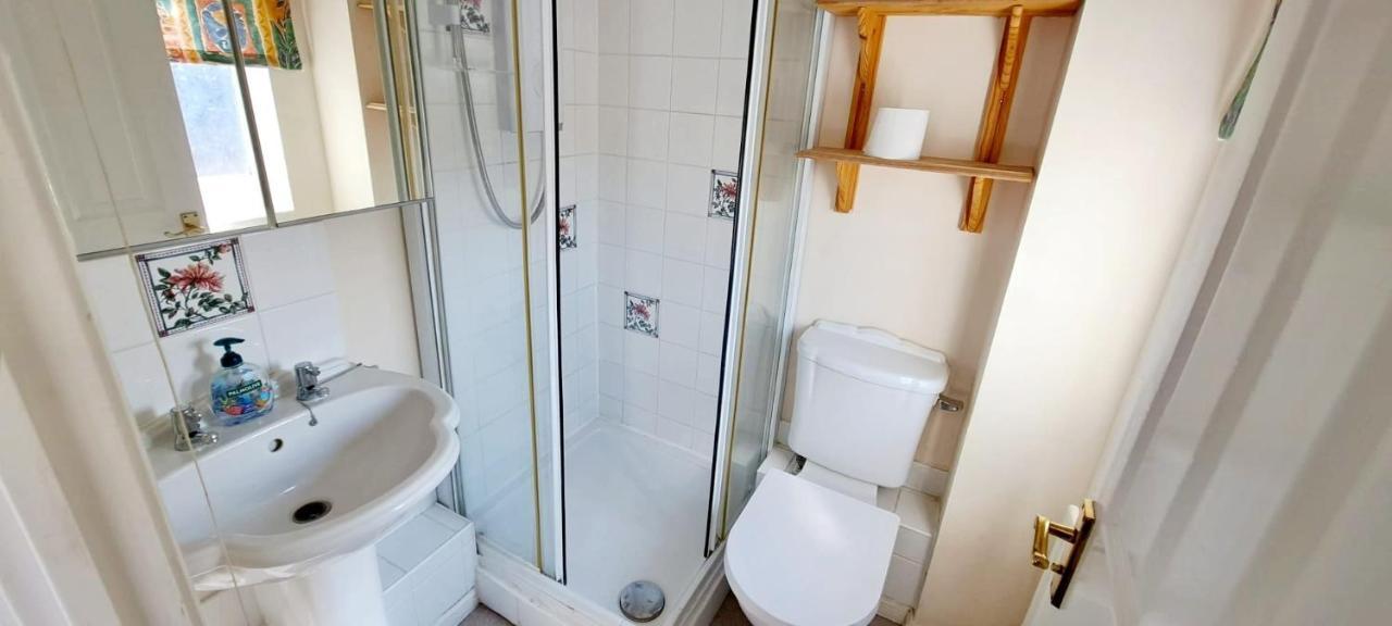Ashford Holiday Home Smithy Drive Sleeps 5 Free Wifi And Vehicle Parking Kingsnorth Zewnętrze zdjęcie