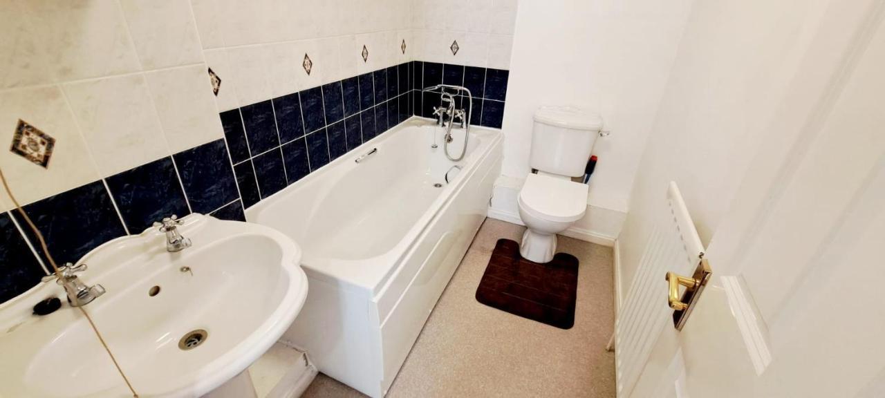Ashford Holiday Home Smithy Drive Sleeps 5 Free Wifi And Vehicle Parking Kingsnorth Zewnętrze zdjęcie
